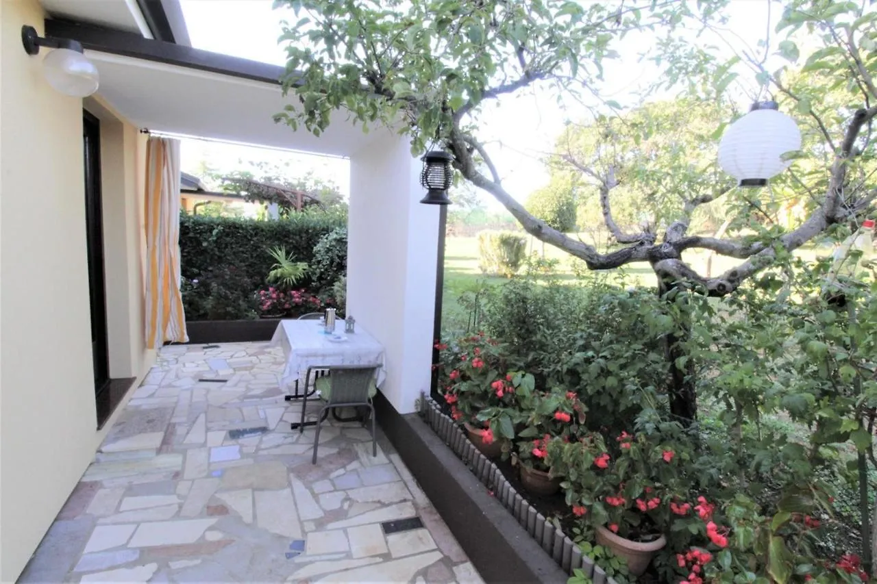 Pensionat Apartments Graziella Zambratija Kroatien